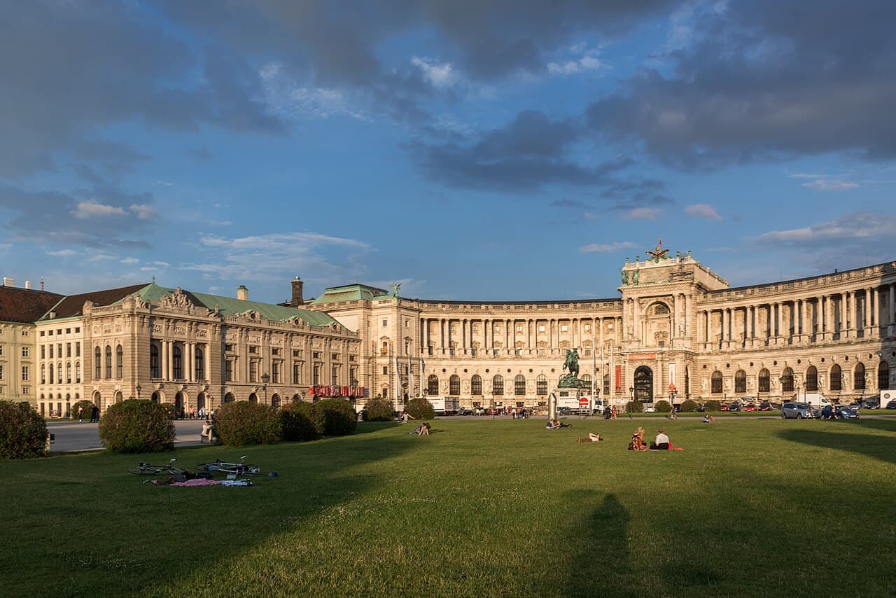 Wien, Hofburg, Heldenplatz, Neue Burg-20160621-001