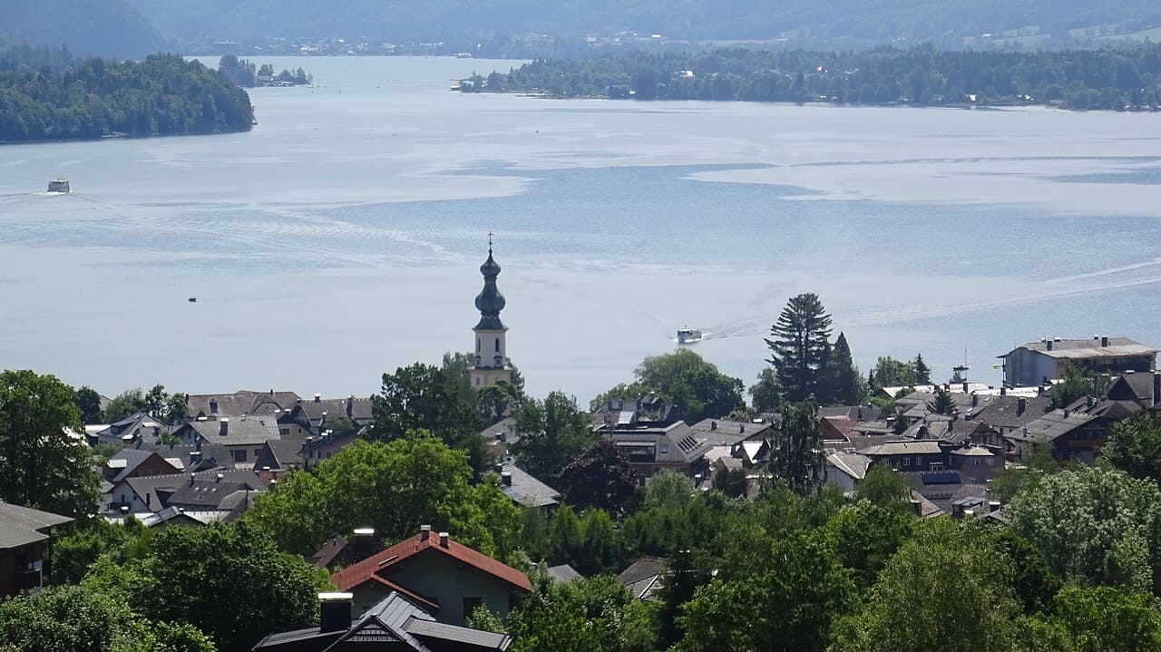 Wolfgangsee with St. Gilgen in the foreground